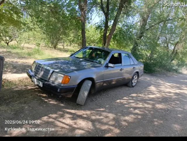 Mercedes-Benz W124 1990 · 2.5 MT