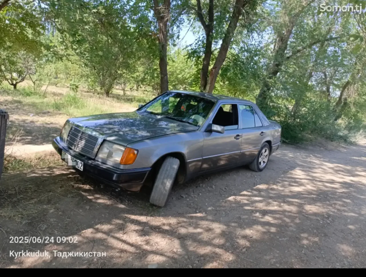Mercedes-Benz W124 1990 · 2.5 MT