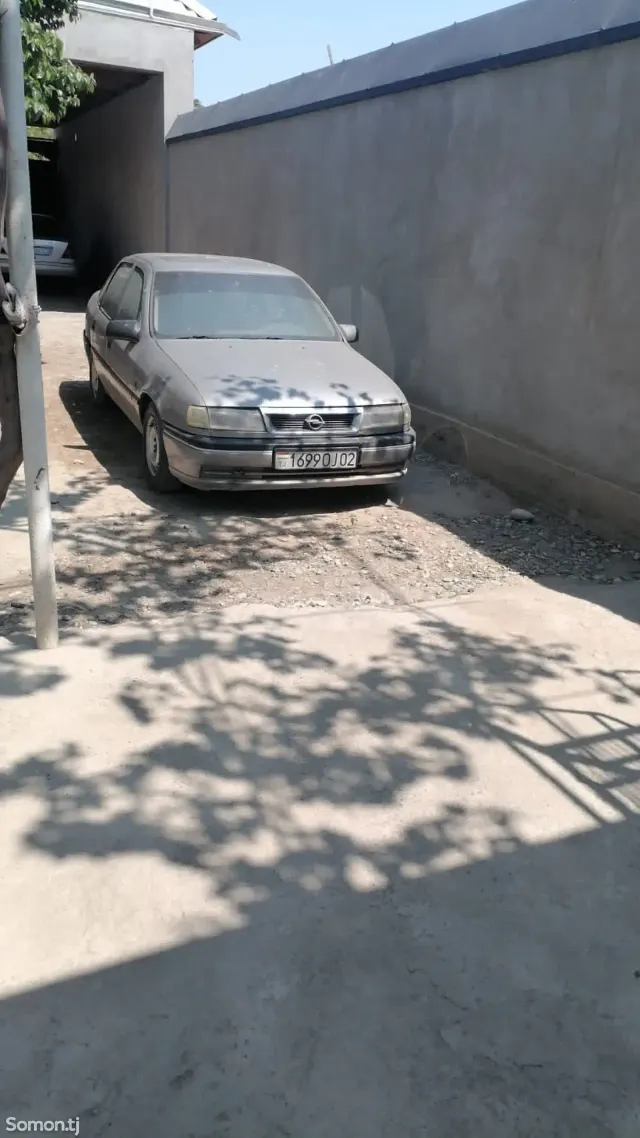 Opel Vectra A 1993 · 1.6 MT
