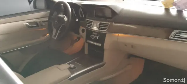 Mercedes-Benz E class 2015 · 3.5 AT