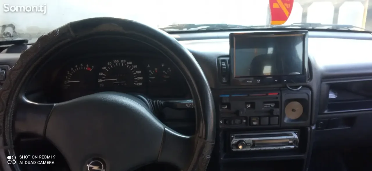 Opel Vectra A 1991 · 1.6 MT