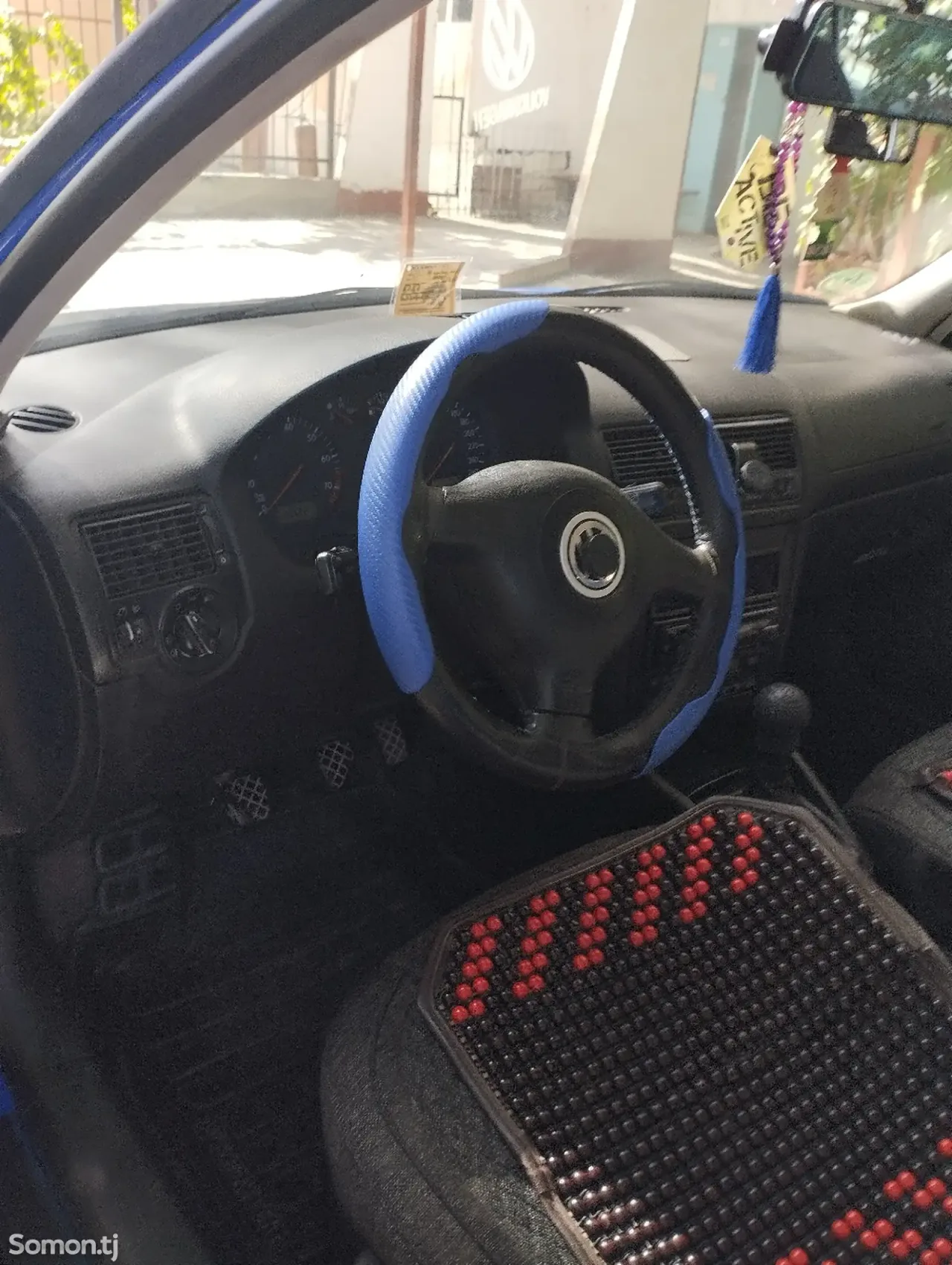 Volkswagen Golf 1998 · 1.6 MT