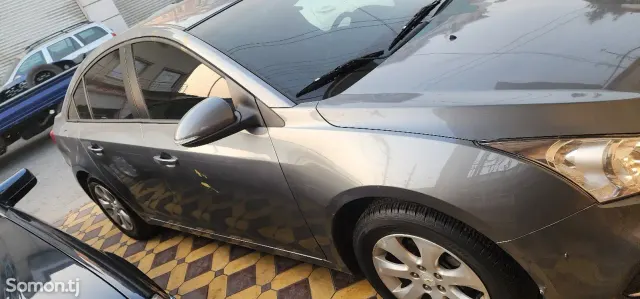 Chevrolet Cruze 2015 · 1.8 AT