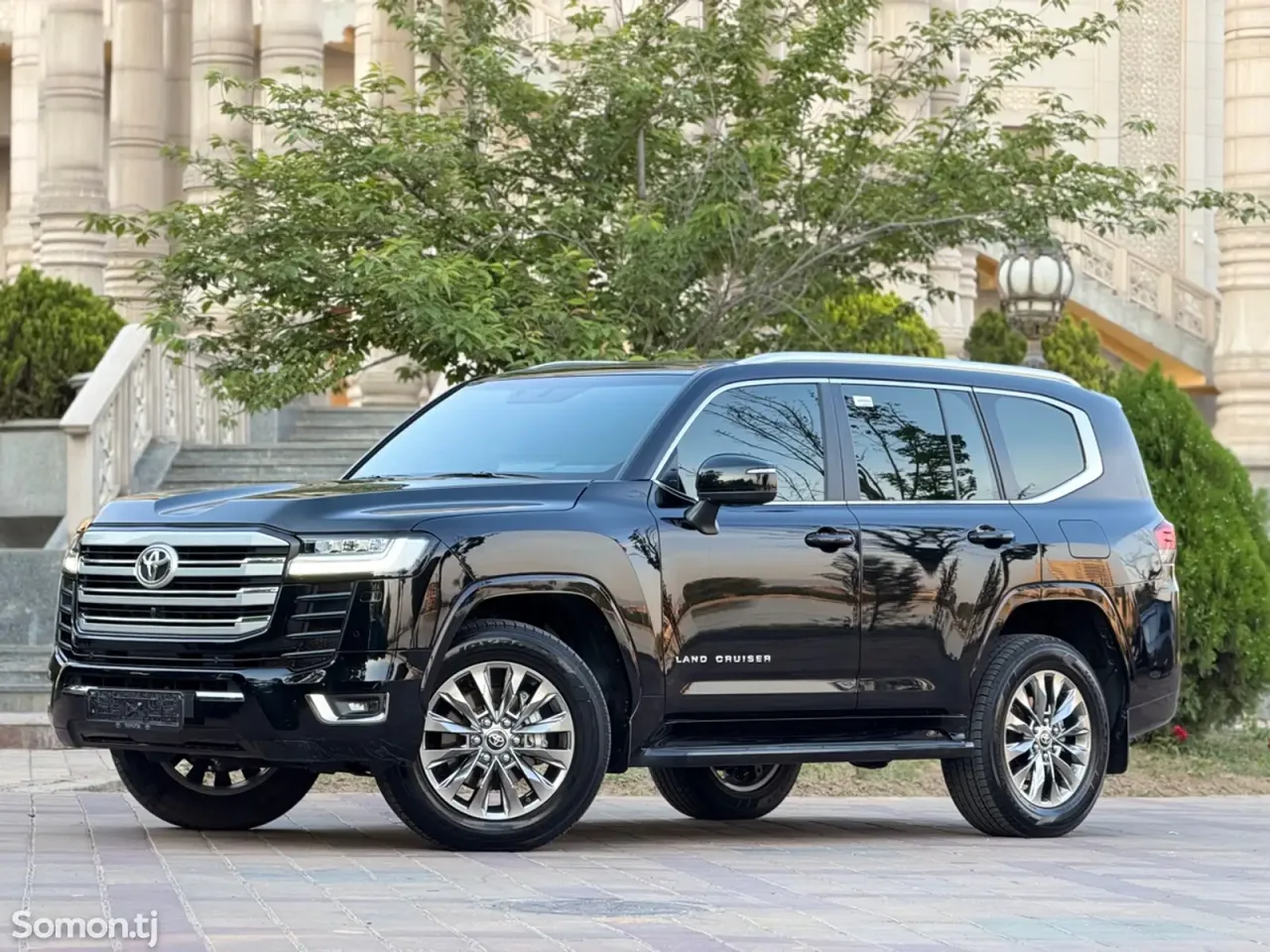 Toyota Land Cruiser 2025 · 3.5 AT