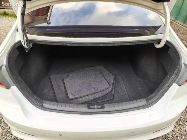 Hyundai Avante 2016 · 1.6 AT