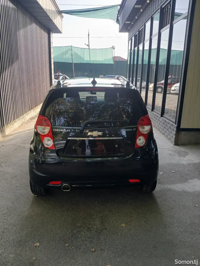 Chevrolet Spark 2014 · 1.0 AT