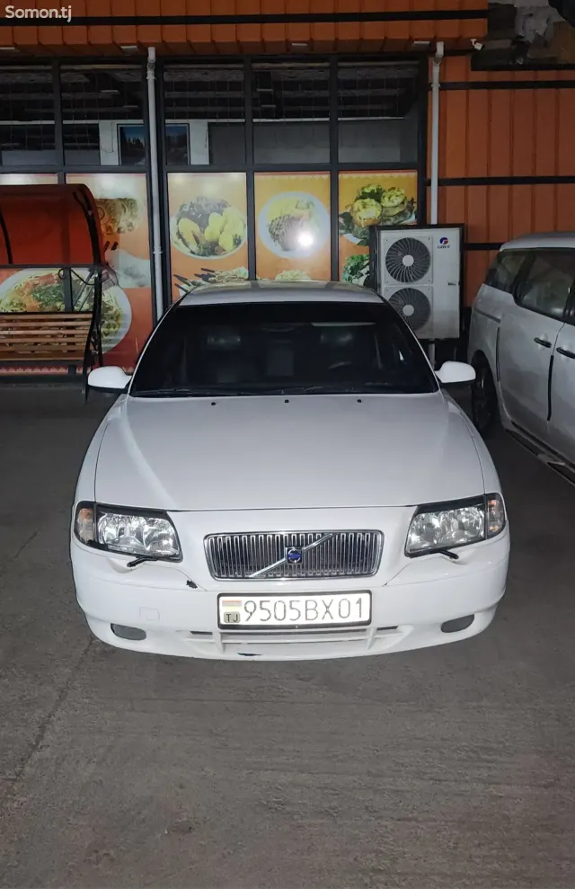 Volvo S80 2000 · 2.4 MT