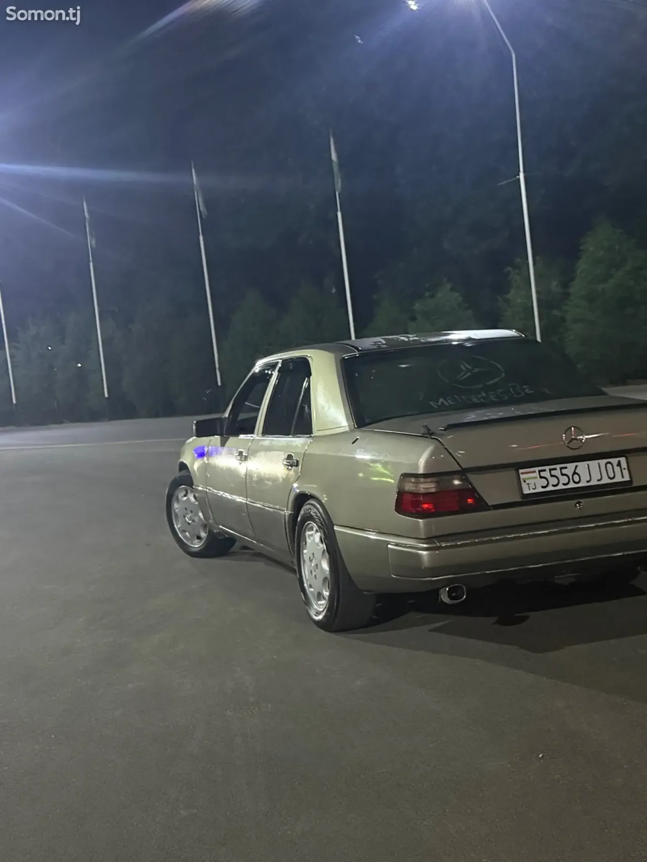 Mercedes-Benz W124 1990 · 2.0 MT