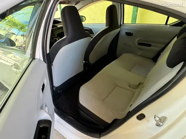 Toyota Aqua 2014 · 1.5 AT