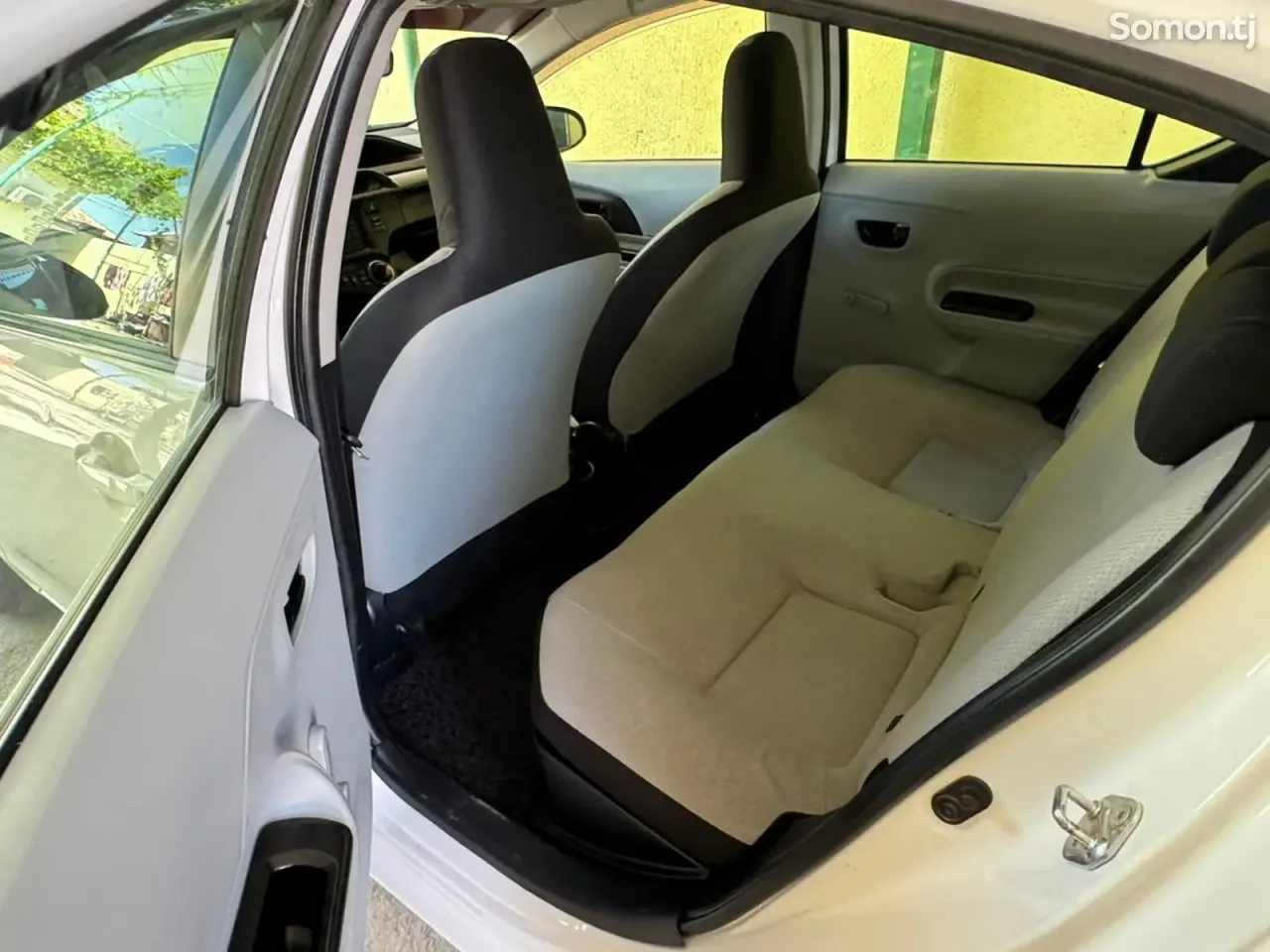 Toyota Aqua 2014 · 1.5 AT