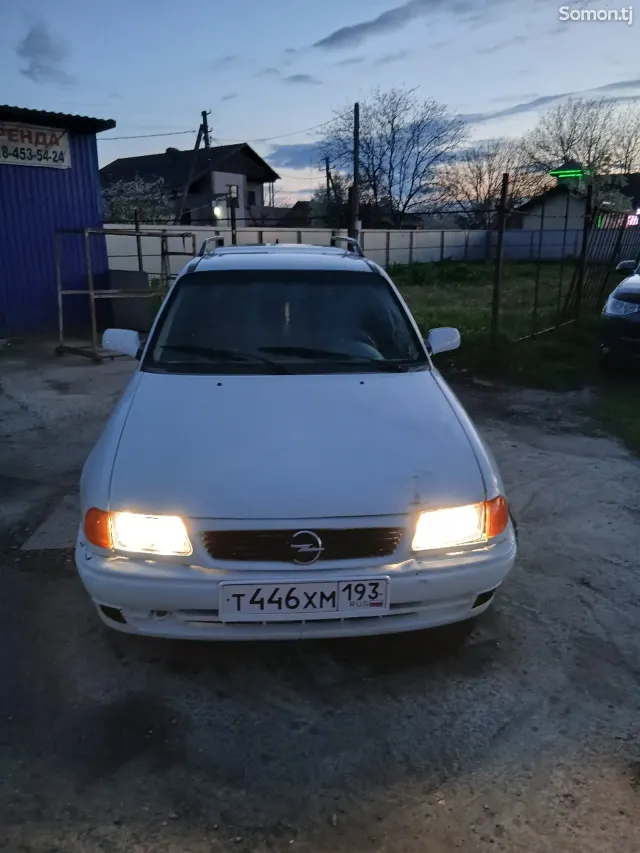 Opel Astra F 1997 · 1.6 MT