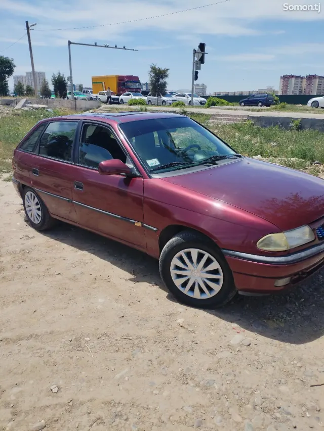 Opel Astra F 1995 · 1.6 MT