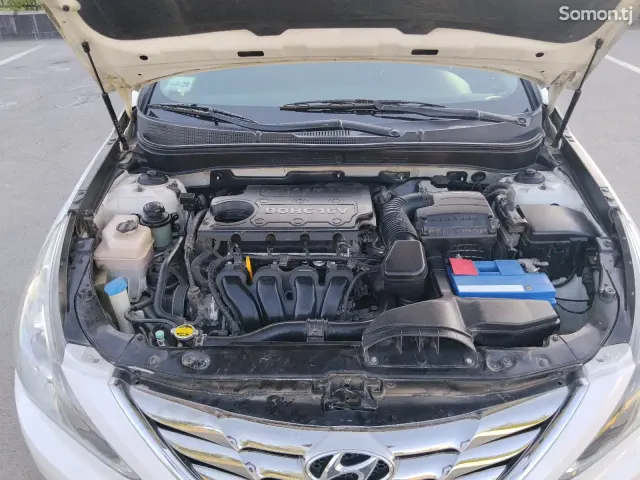 Hyundai Sonata 2010 · 2.0 AT