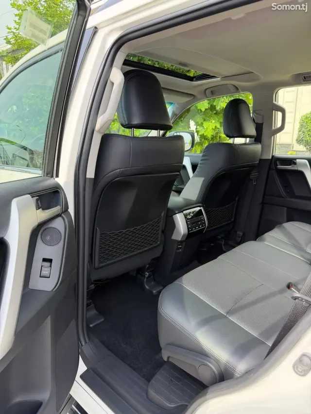 Toyota Land Cruiser Prado 2023 · 4.0 AT