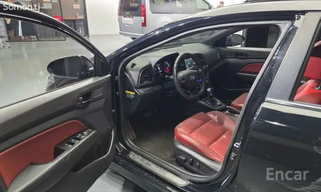 Hyundai Elantra 2017 · 2.0 AT