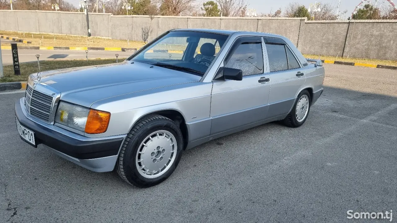 Mercedes-Benz W201 1991 · 2.3 MT