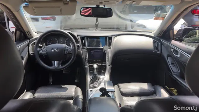 Infiniti Q series 2015 · 3.5 AT
