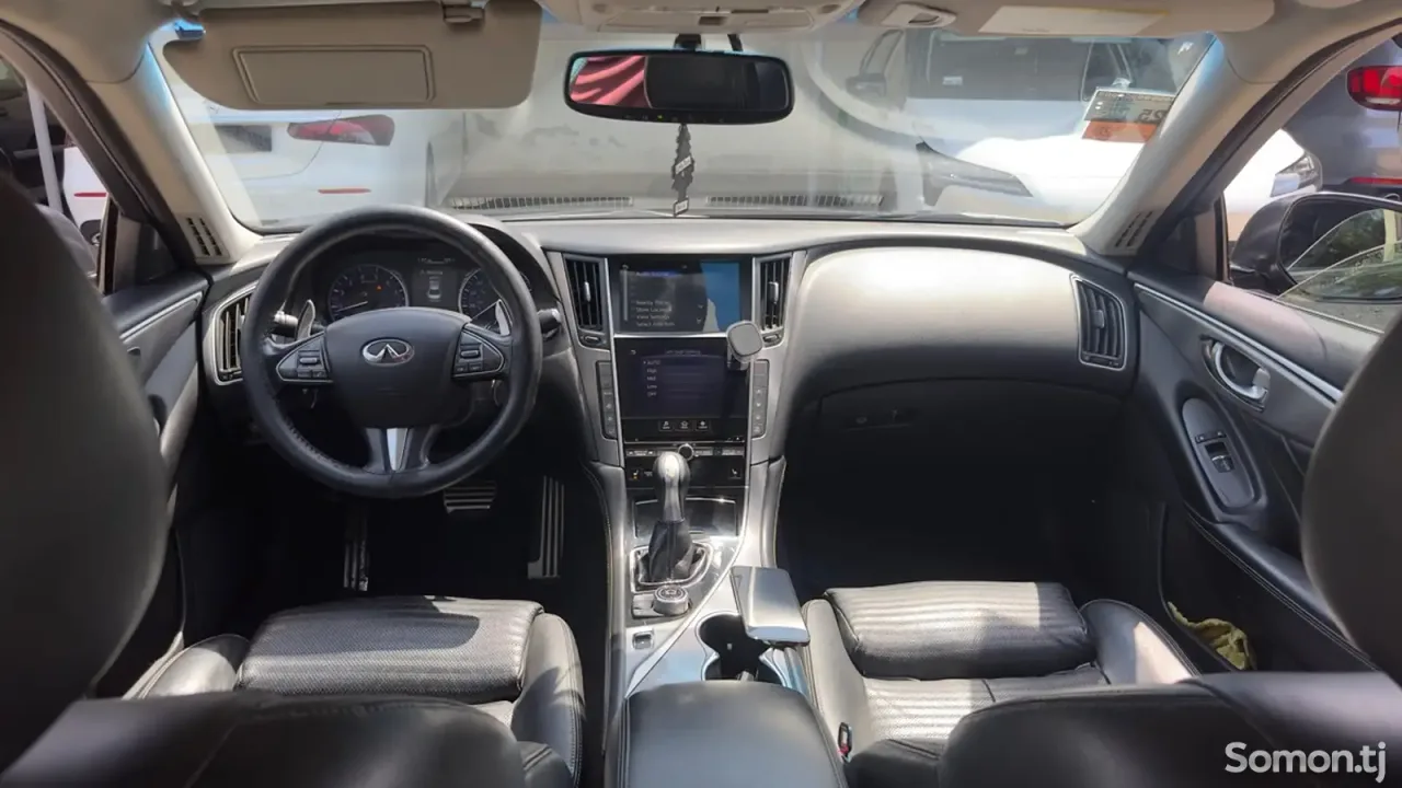 Infiniti Q series 2015 · 3.5 AT
