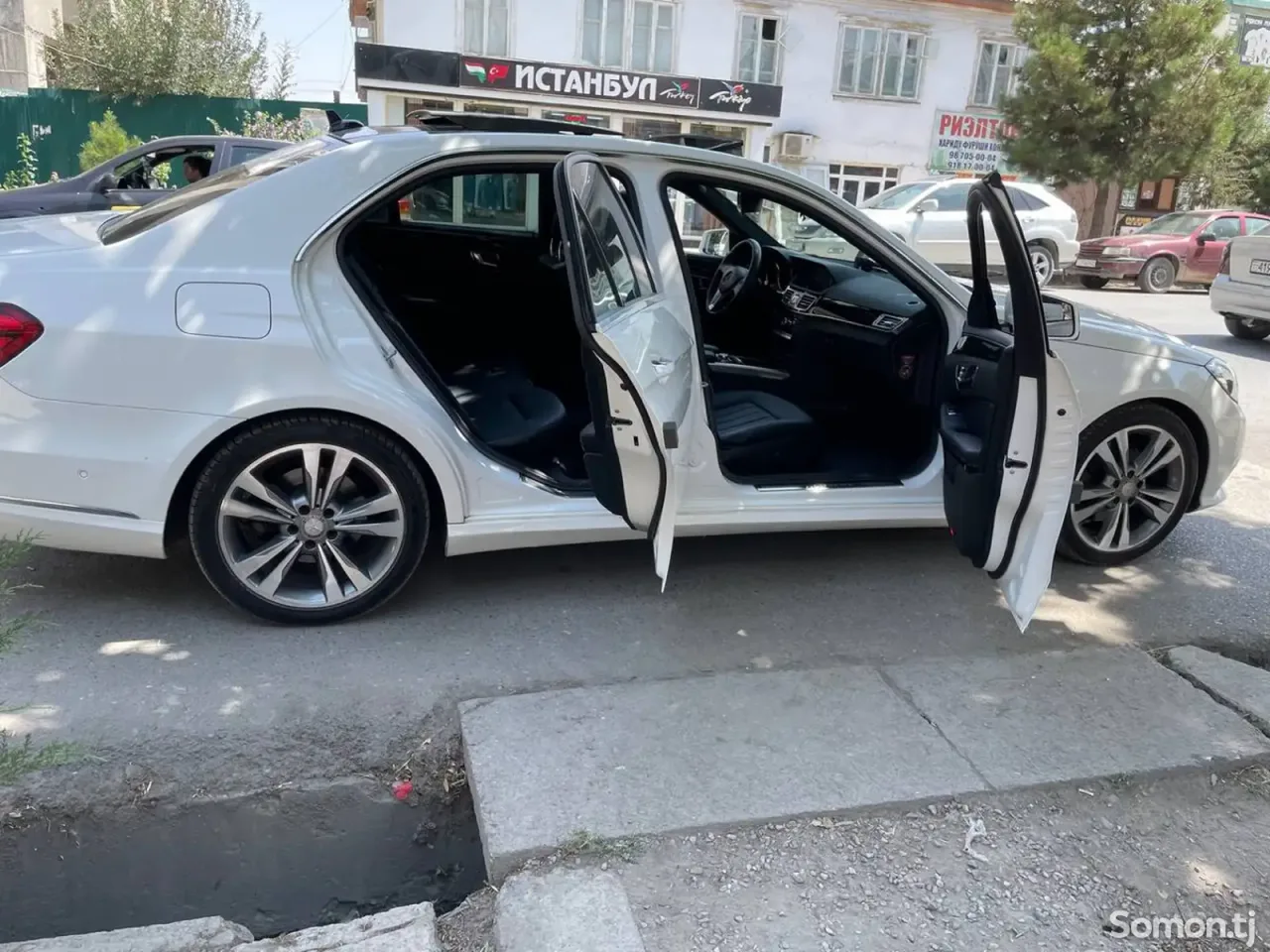 Mercedes-Benz E class 2014 · 3.5 AT
