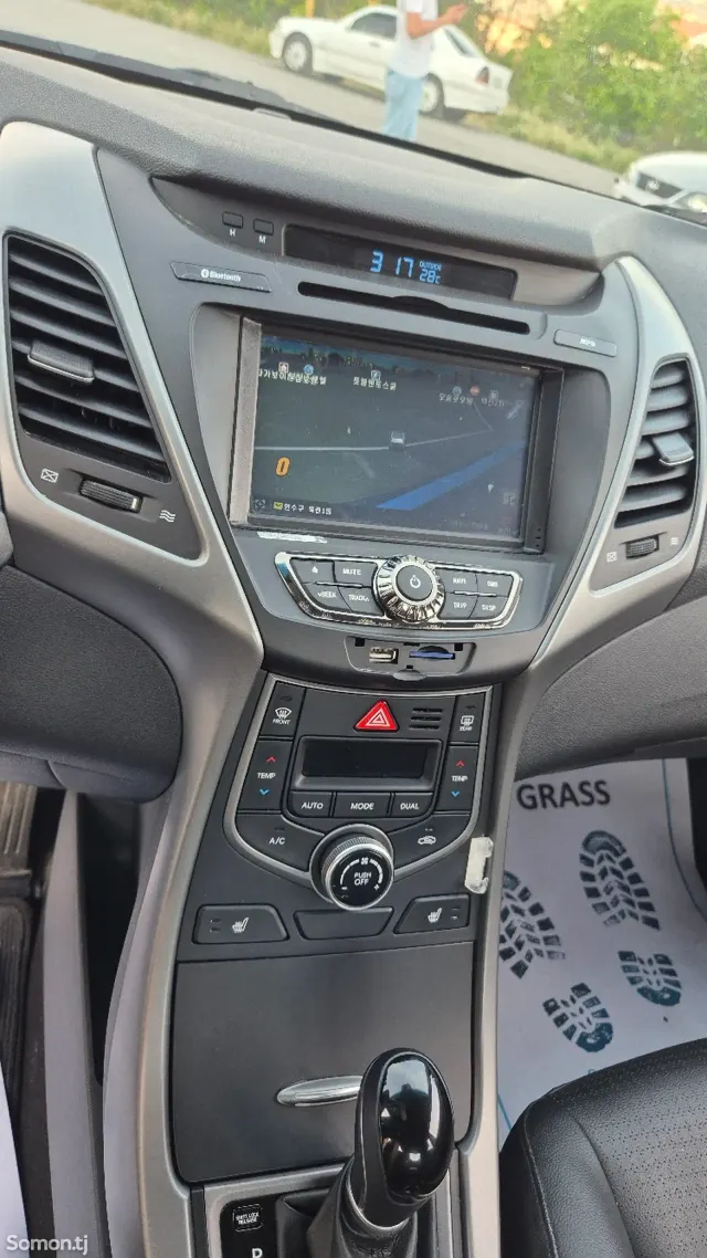 Hyundai Avante 2014 · 1.6 AT