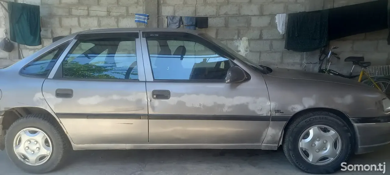 Opel Vectra A 1993 · 1.6 MT