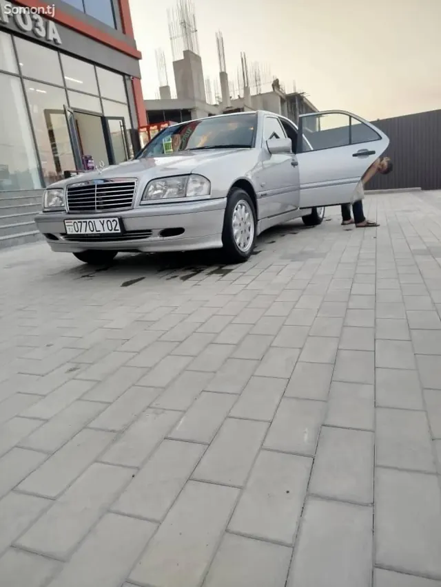 Mercedes-Benz C class 2000 · 1.8 MT