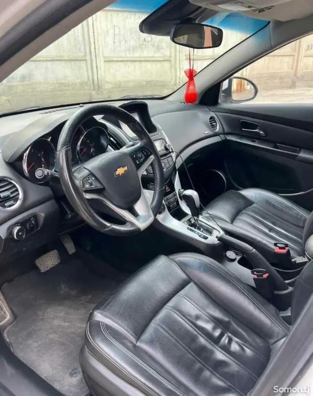Chevrolet Cruze 2014 · 1.8 AT