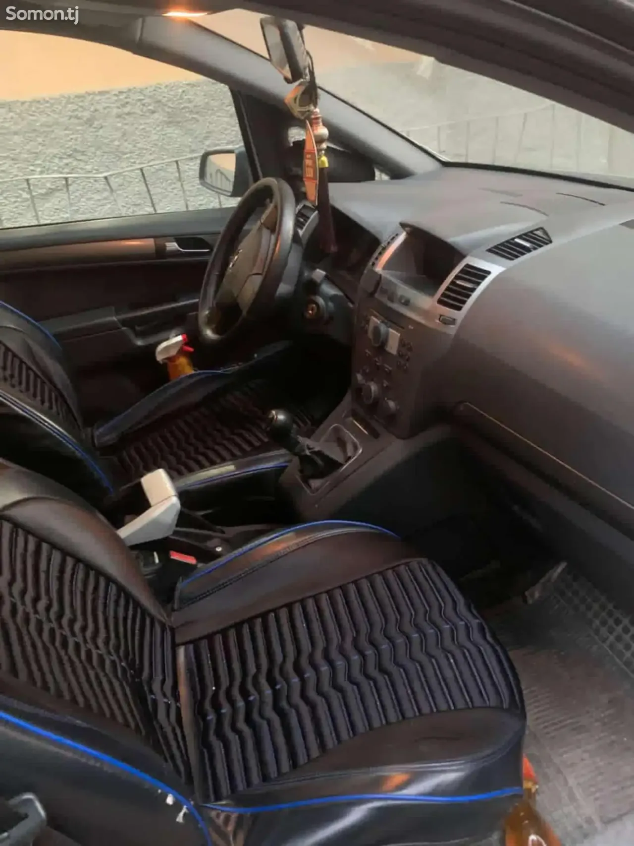 Opel Zafira 2006 · 1.6 MT