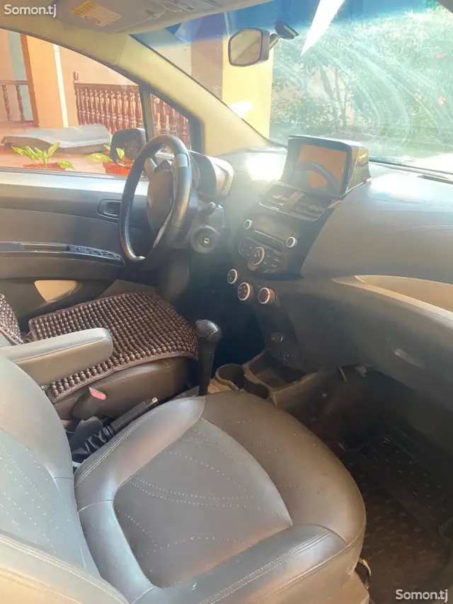 Chevrolet Spark 2014 · 1.0 AT