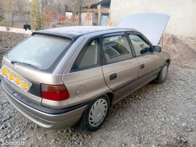 Opel Astra F 1996 · 1.6 MT