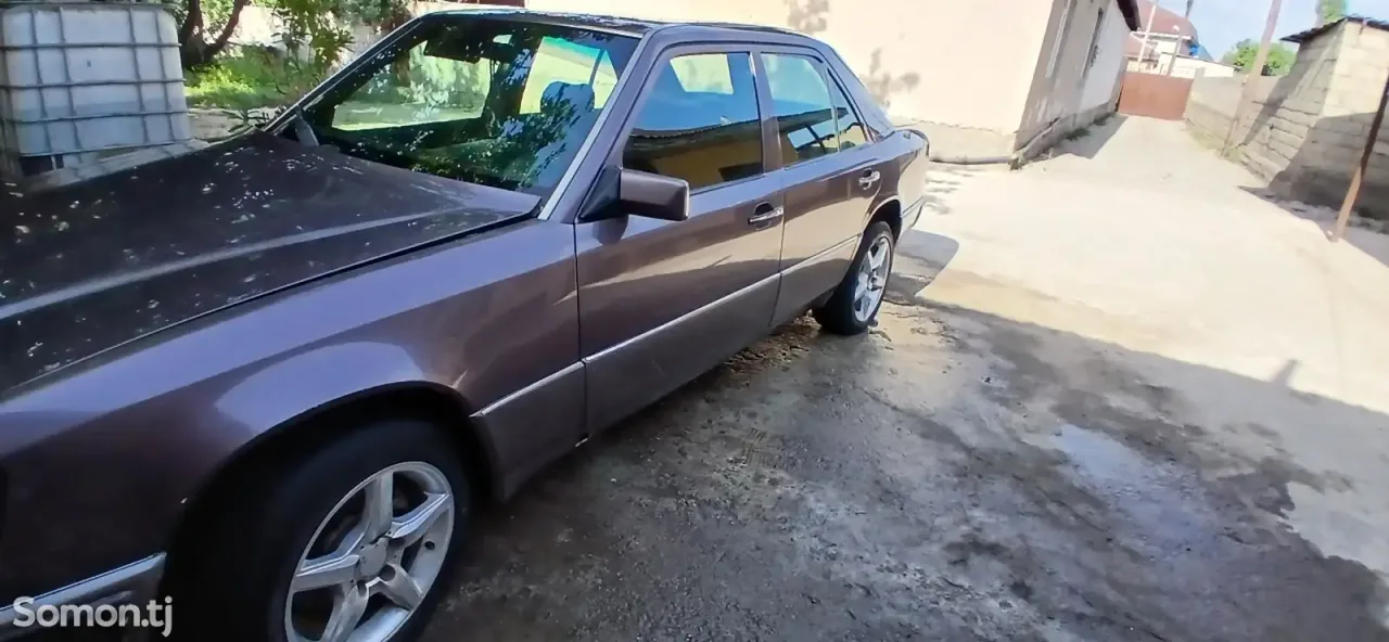 Mercedes-Benz W124 1993 · 1.8 MT