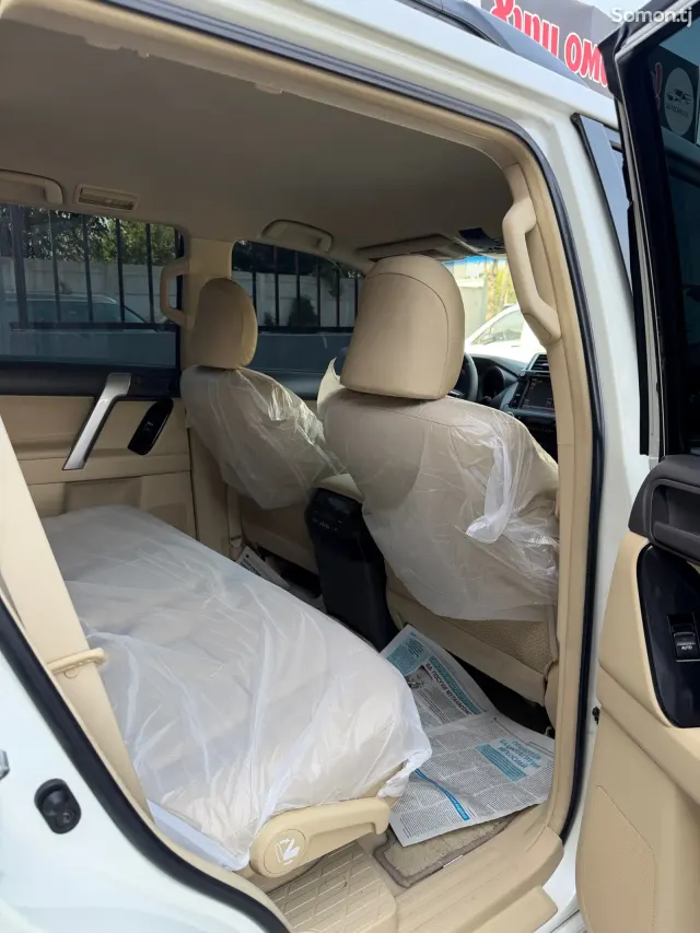 Toyota Land Cruiser Prado 2015 · 4.0 AT