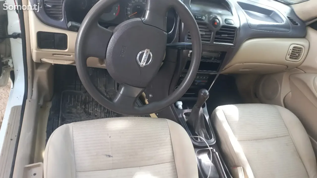 Nissan Sunny 2007 · 1.6 MT