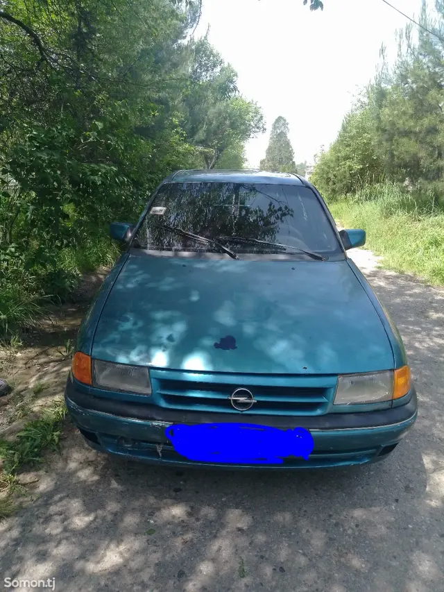 Opel Astra F 1992 · 1.6 MT