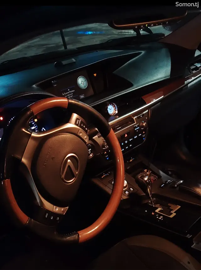 Lexus ES series 2014 · 3.0 AT