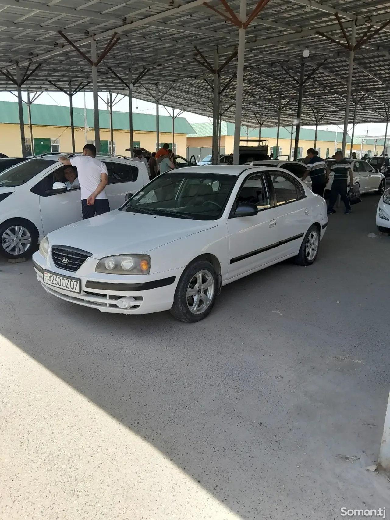 Hyundai Elantra 2005 · 1.6 MT