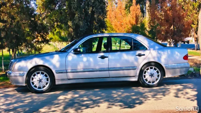 Mercedes-Benz E class 2000 · 3.2 AT