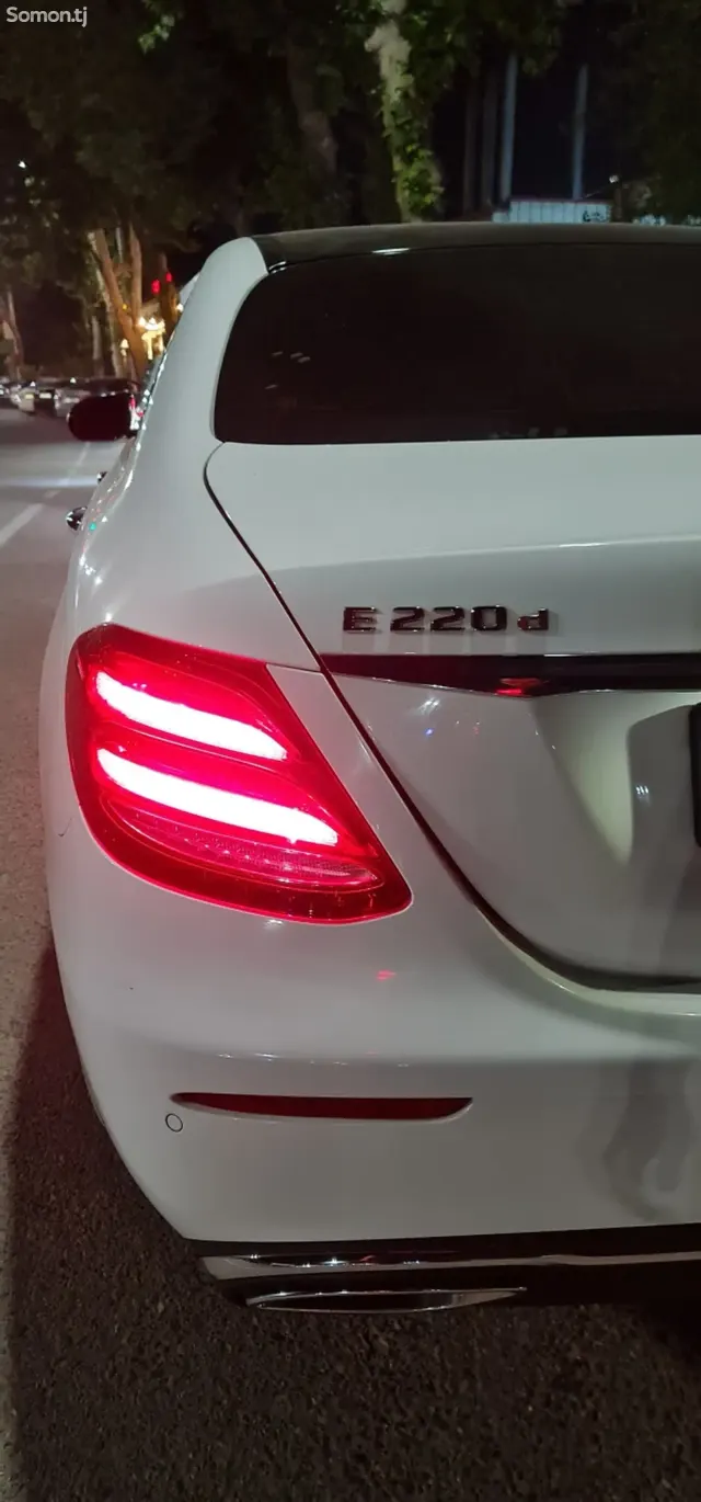 Mercedes-Benz E class 2017 · 2.2 AT