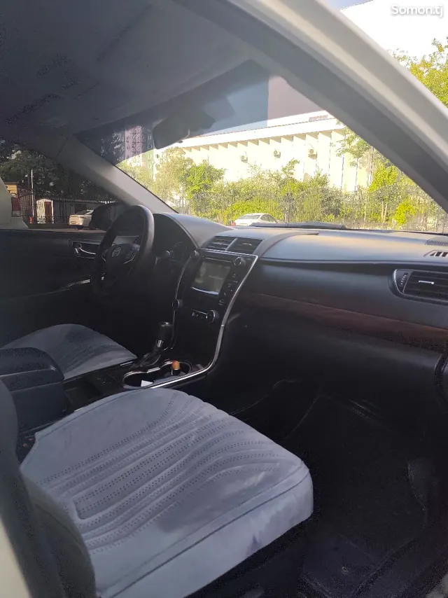 Toyota Camry 2015 · 2.5 AT