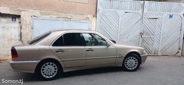 Mercedes-Benz C class 2000 · 2.8 AT