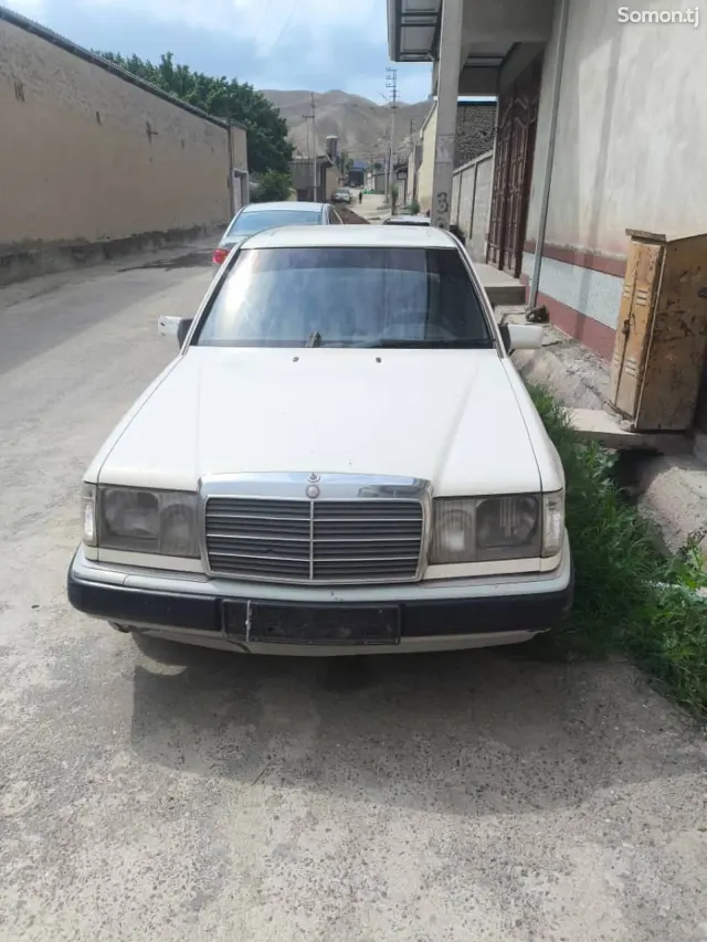 Mercedes-Benz W124 1991 · 2.0 MT