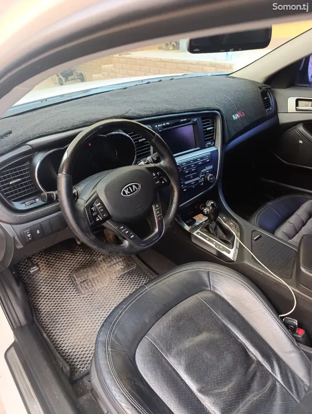 Kia K5 2011 · 2.0 AT