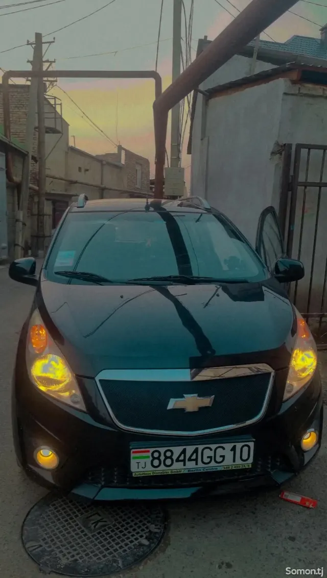 Chevrolet Spark 2012 · 1.2 AT