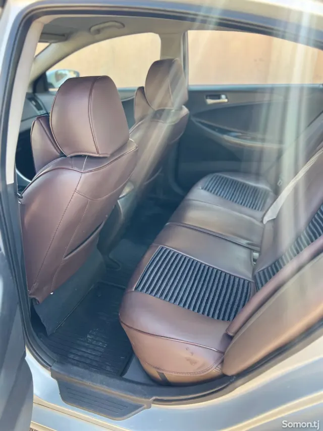 Hyundai Sonata 2010 · 2.0 AT