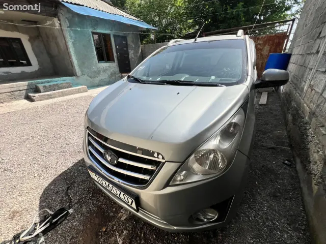 Chevrolet Spark 2010 · 1.6 AT