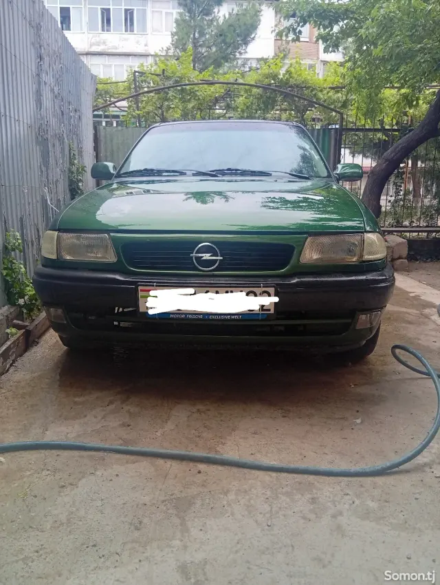 Opel Astra F 1996 · 1.6 MT