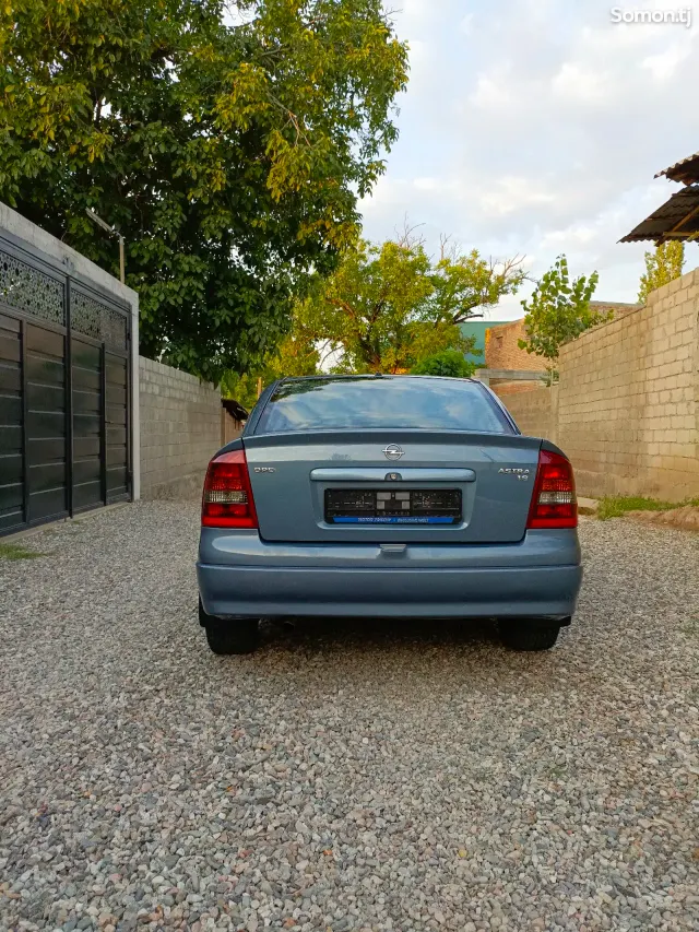 Opel Astra G 1999 · 1.6 MT