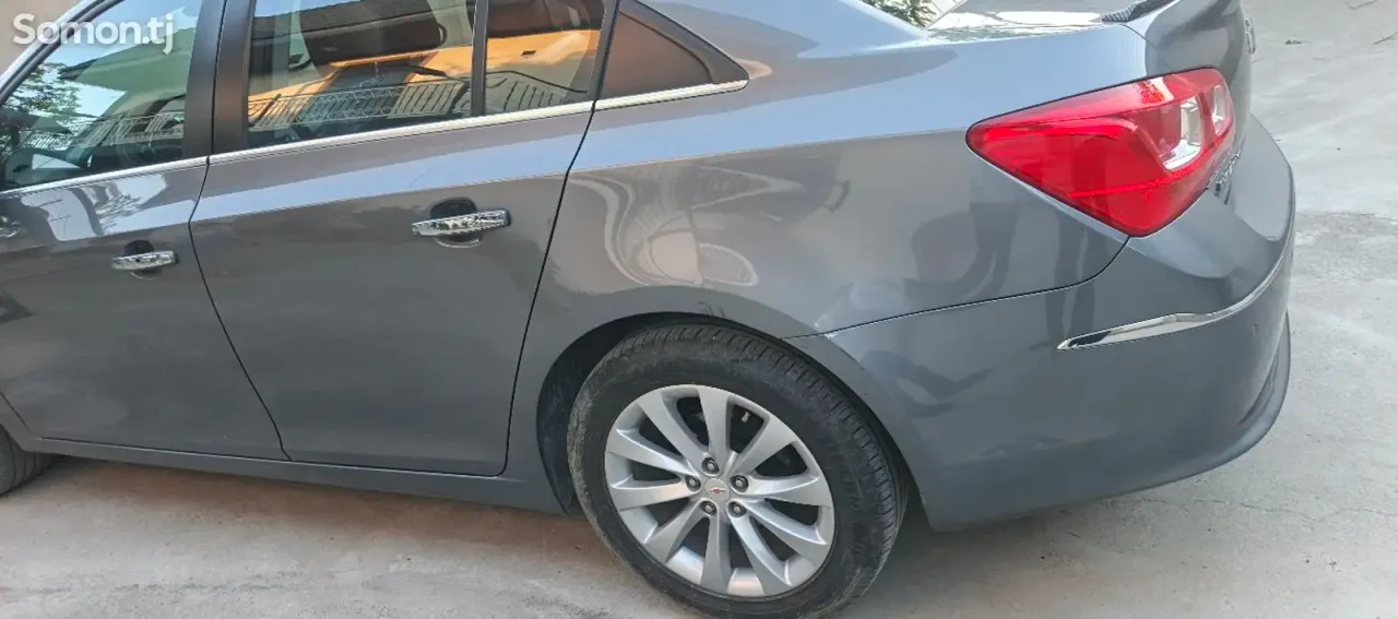 Chevrolet Cruze 2015 · 1.4 AT