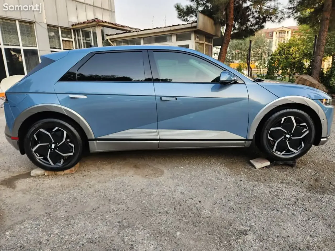 Hyundai IONIQ 2025 · AT