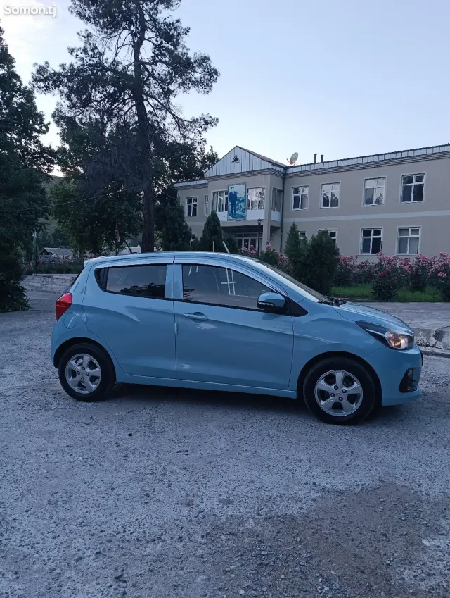 Chevrolet Spark 2016 · 1.1 AT